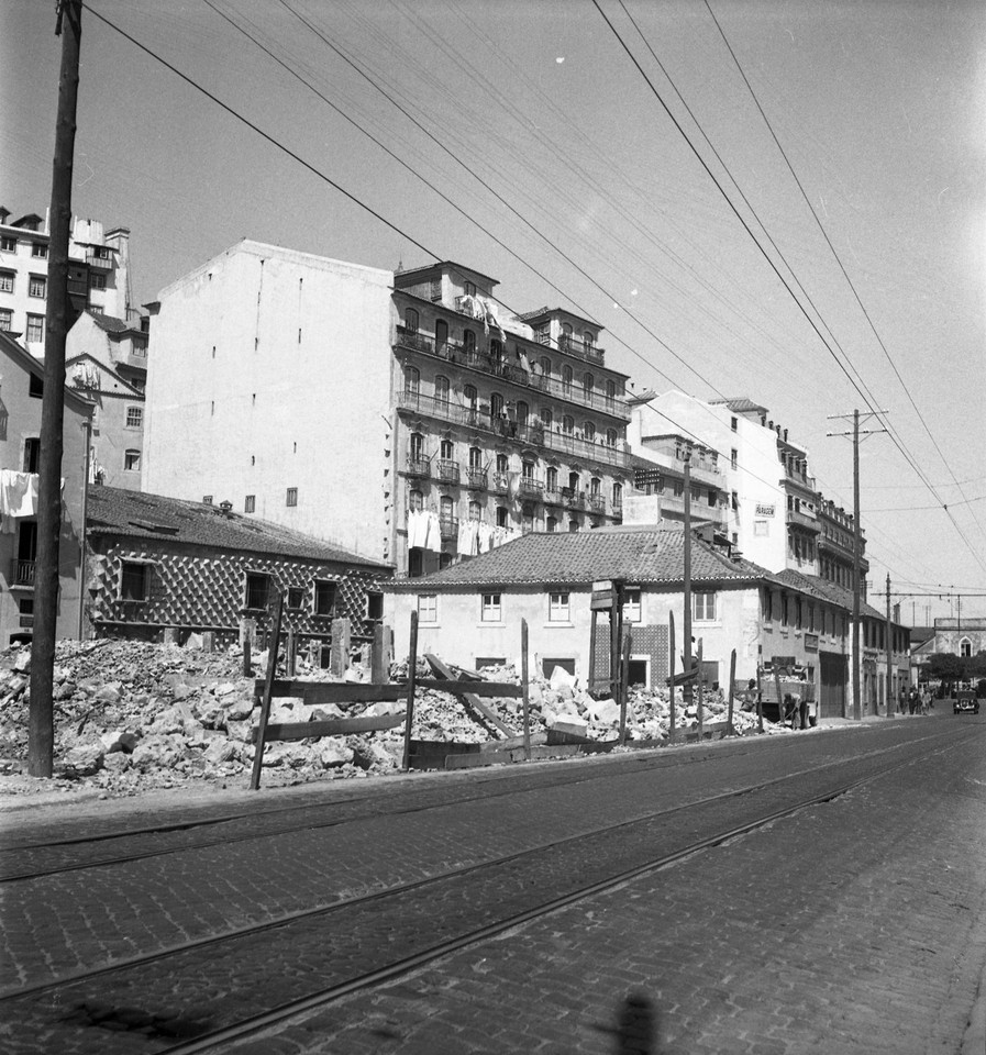Obras de demolição, 1953, foto de Judah Benoliel