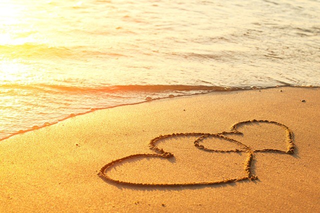 coração-na-praia.jpg