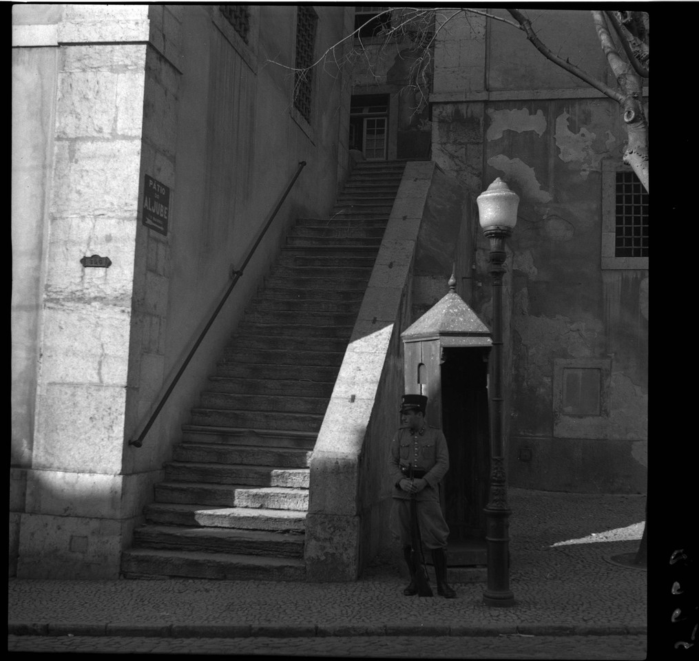 Pátio do Aljube, ant. 1945, foto de Fernando Mart