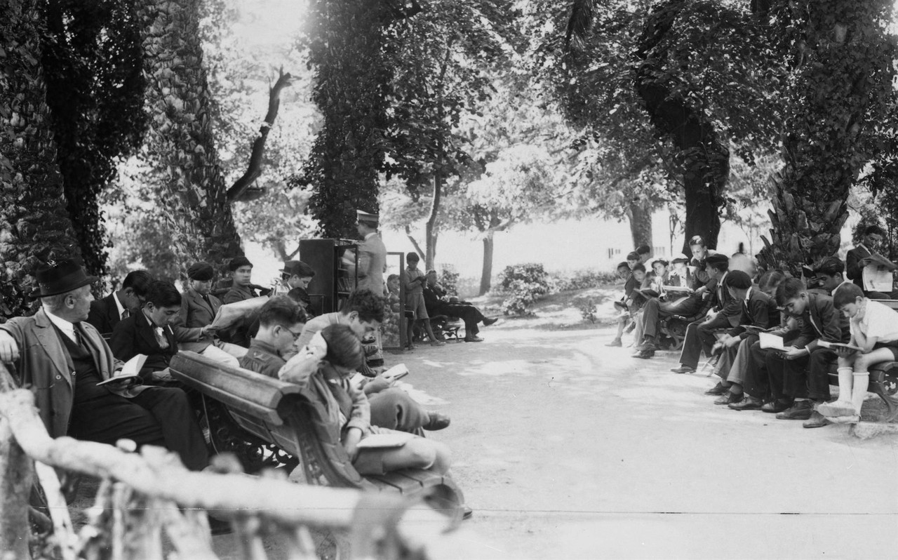 Jardim da Estrela, biblioteca municipal ao ar livr