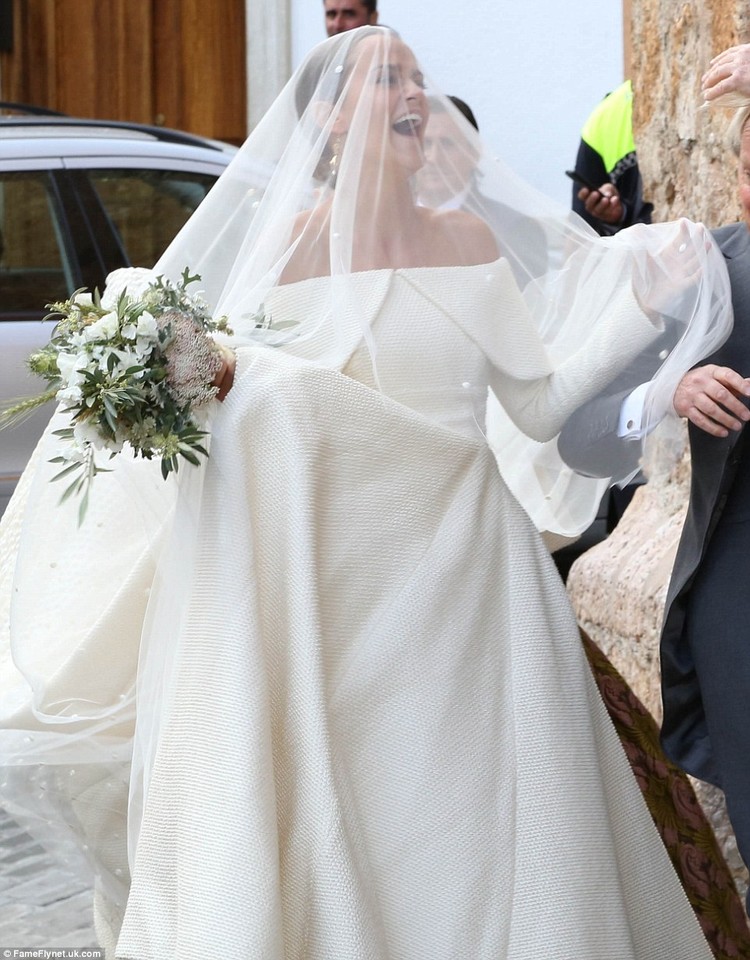 34B9B11600000578-3614287-image-m-65_1464461249129. 34B9B11600000578-3614287-image-m-65_1464461249129.