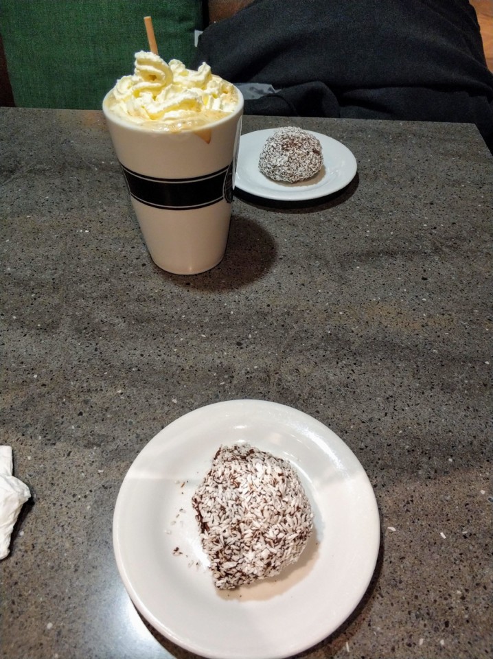 Chokladbollar - bola de chocolate sueca.jpg