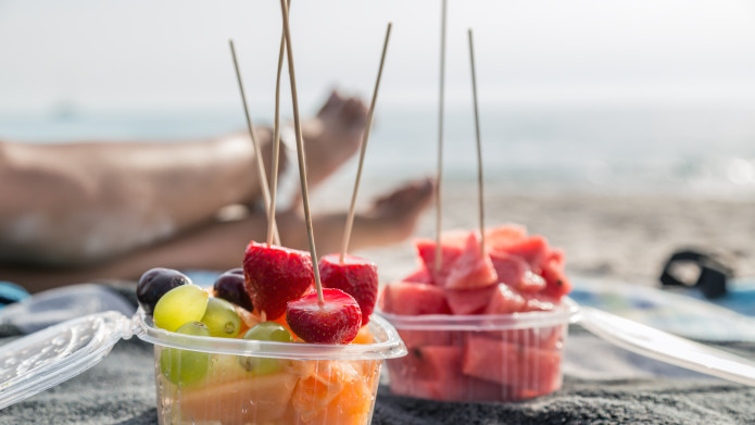 healthy-snacks-to-throw-in-your-beach-bag.jpg