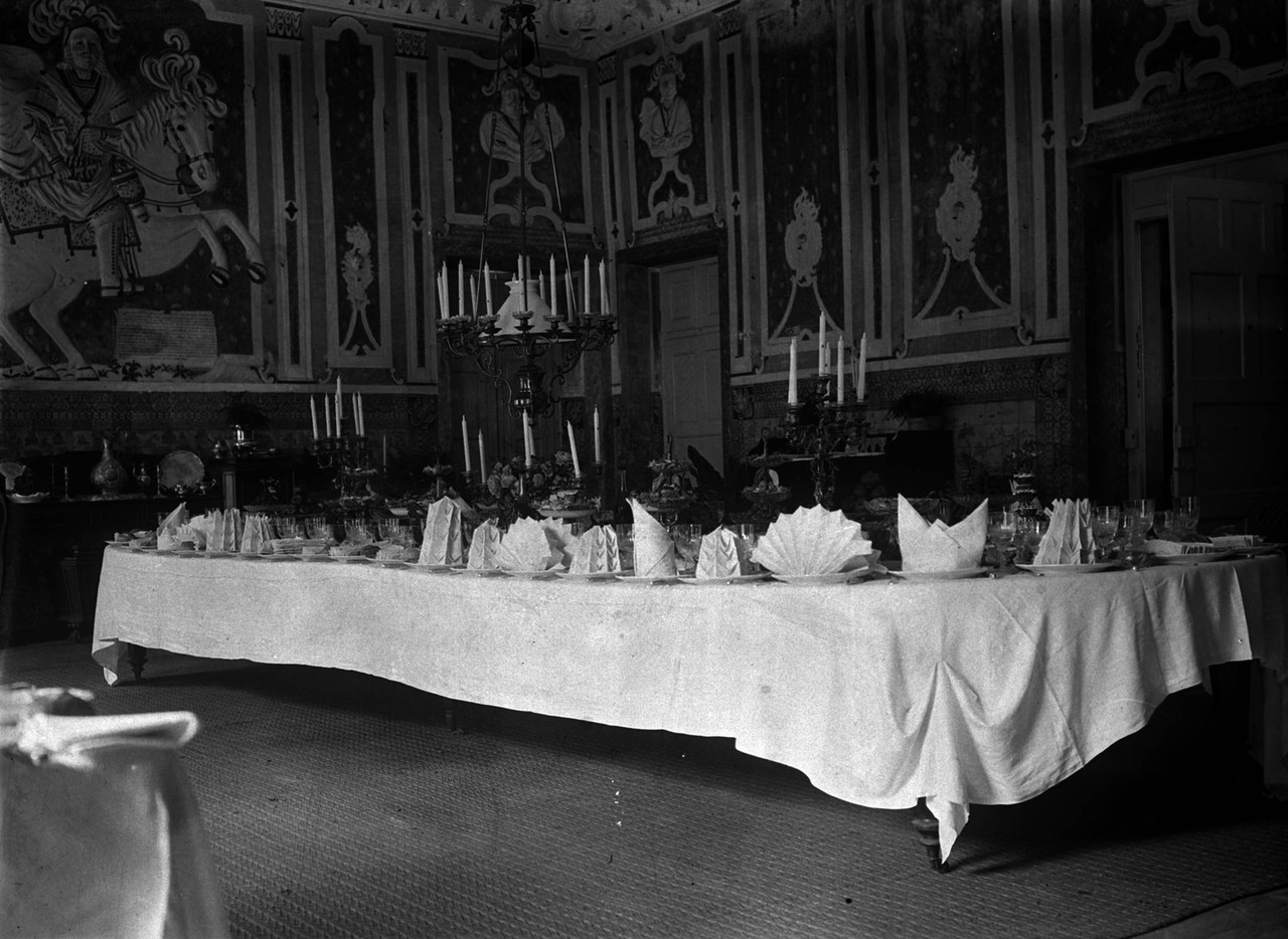 Palácio Fronteira, sala das Batalhas com mesa de 