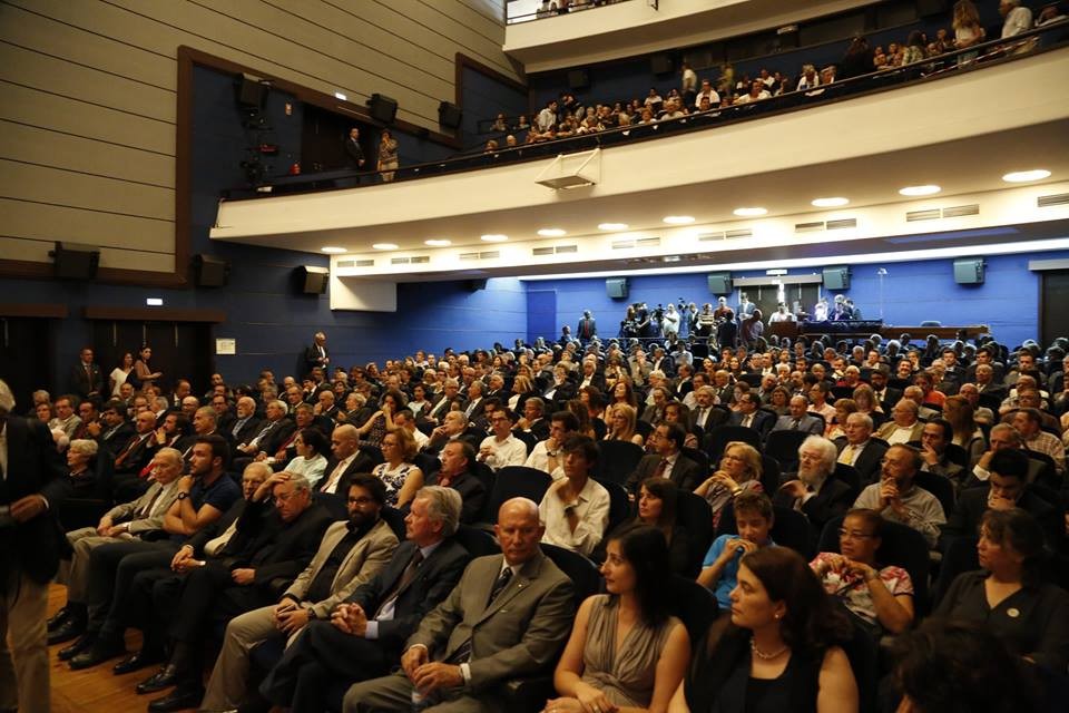 cónego coça a cabeça.jpg