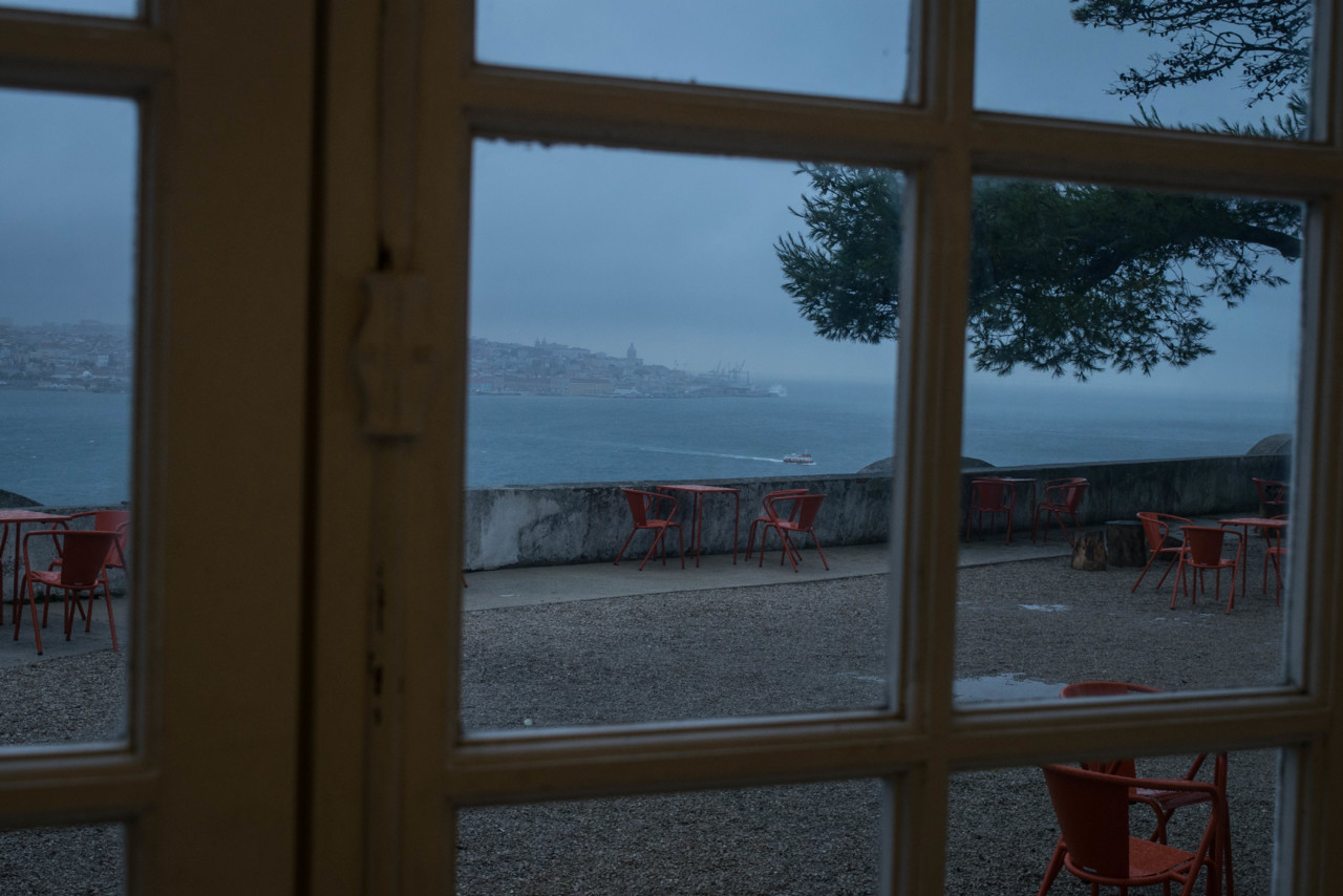 O Tejo visto pela janela da Casa da Cerca, Almada