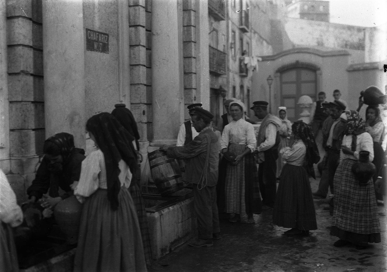 Aguadeiros no chafariz da Esperança.jpg