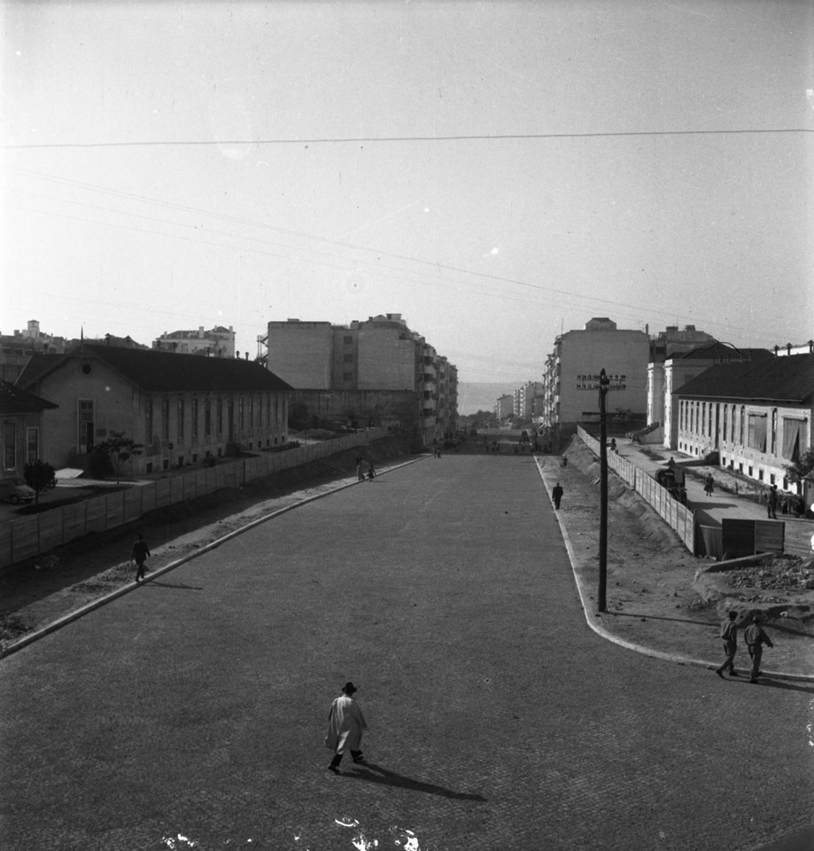 Abertura da avenida Infante Santo,  post. 1949, fo