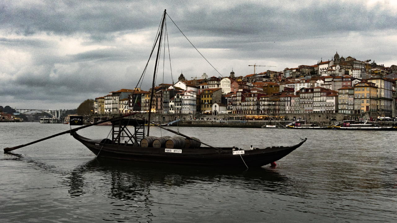 Porto Rio Douro Paisagem barco rabelo02.jpg