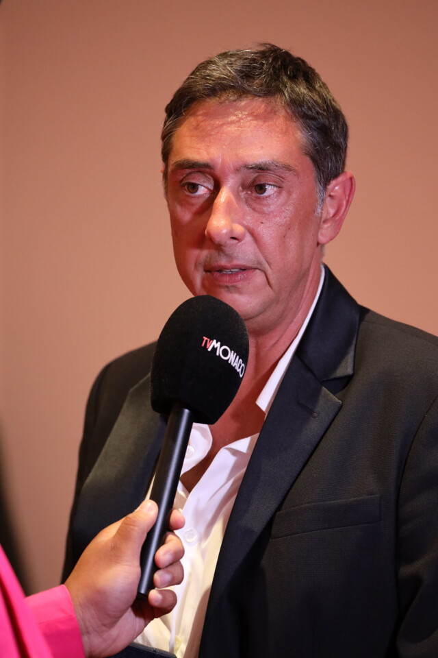 Miguel_Gomes_at_2024_Cannes_Film_Festival.jpg