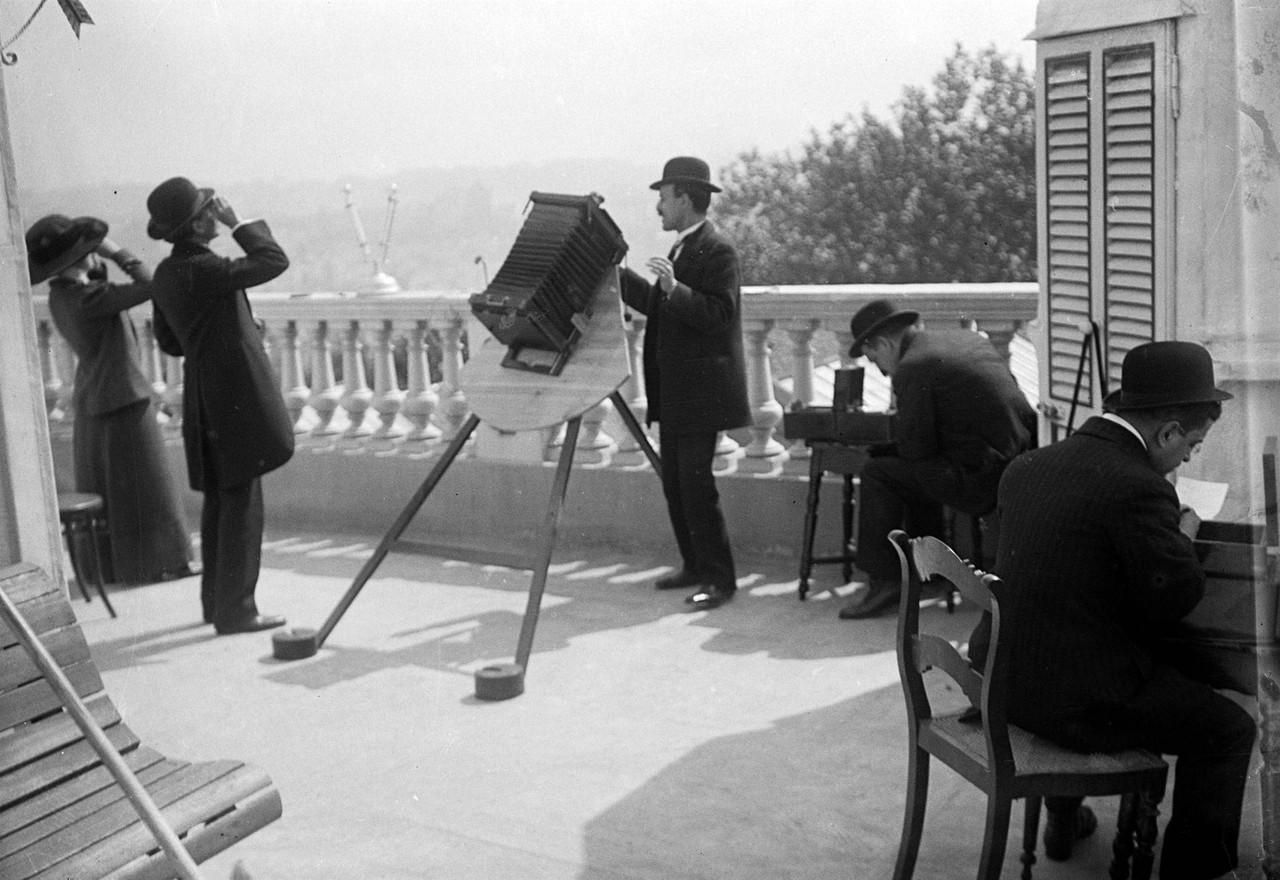 Fotografando o eclipse do sol na varanda do Observ Fotografando o eclipse do sol na varanda do Observ