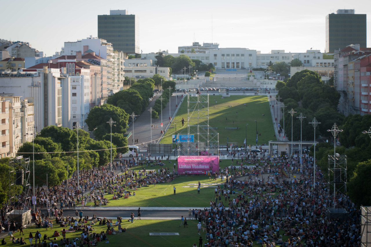 Tatiana-Mosio Bongonga a andar na corda bamba, na Alameda Tatiana-Mosio Bongonga a andar na corda bamba, na Alameda