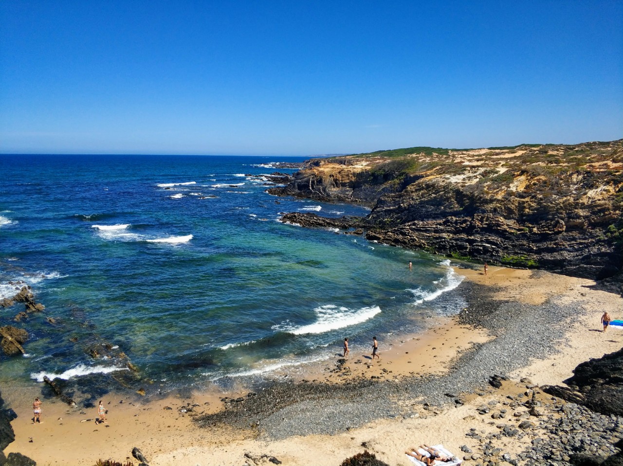 Pequena praia em Almograve.jpg Pequena praia em Almograve.jpg
