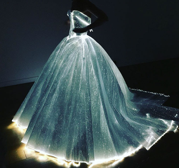 claire-danes-cinderella-glowing-dress-gown-met-gal