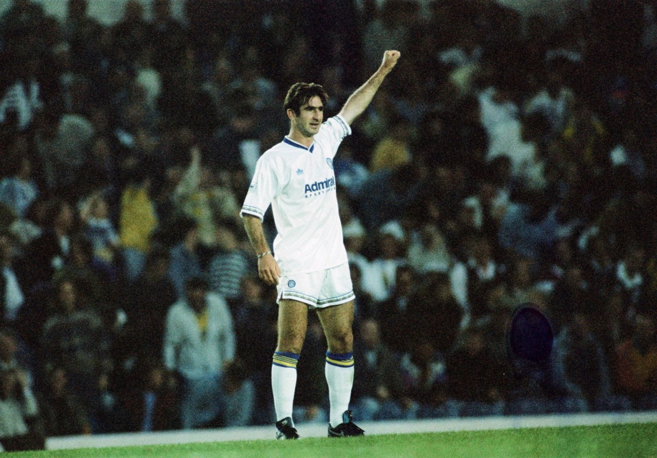 Eric Cantona marcou o primeiro hat-trick da Premier League