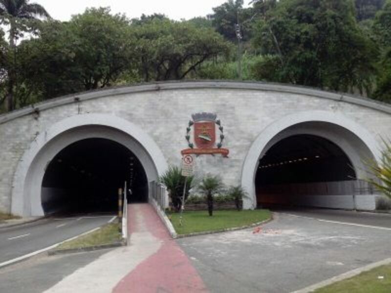 Tunel-adaptado-para-ciclistas-em-Santos-SP-Foto-Gu