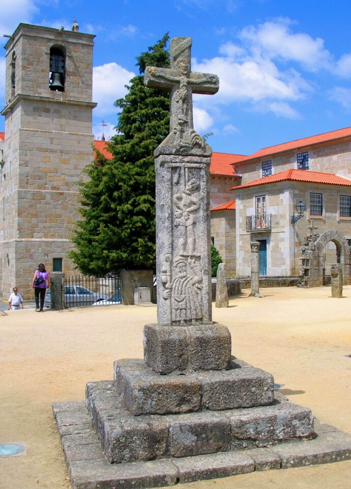 barcelos_cruzeiro_senhor_galo_Portugal_vila_cha.jp