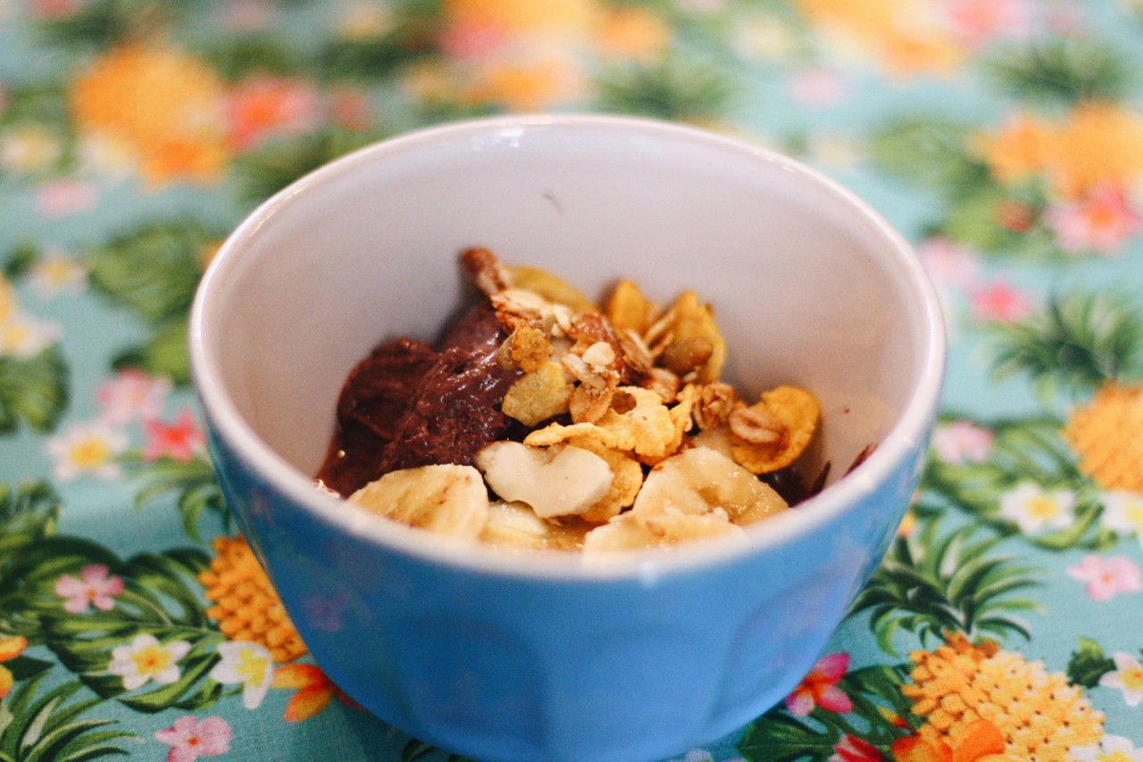 brunch-do-mundo-america-sul-centro-acai-granola.jp