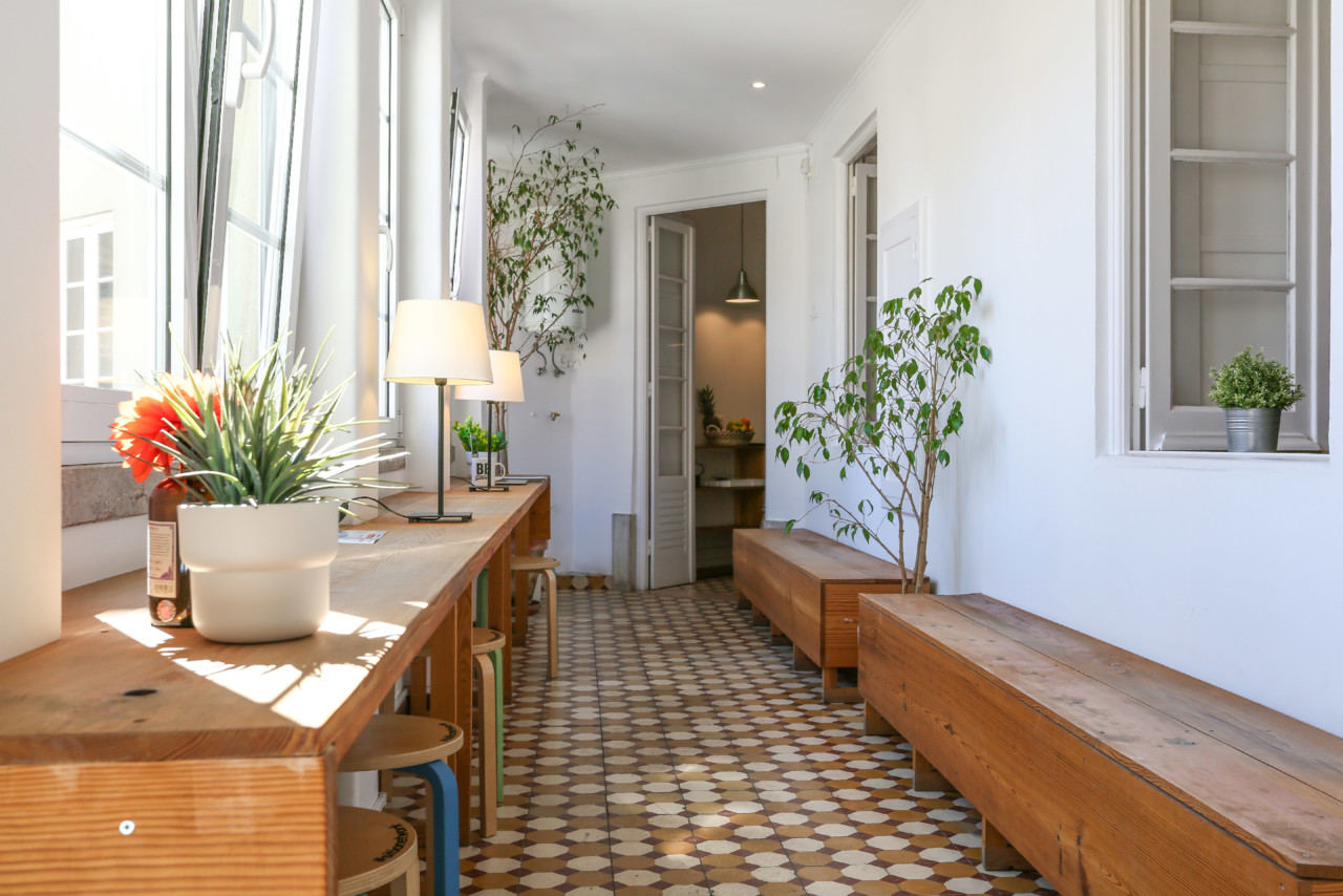 ARE_louge.jpg ARE_louge.jpg