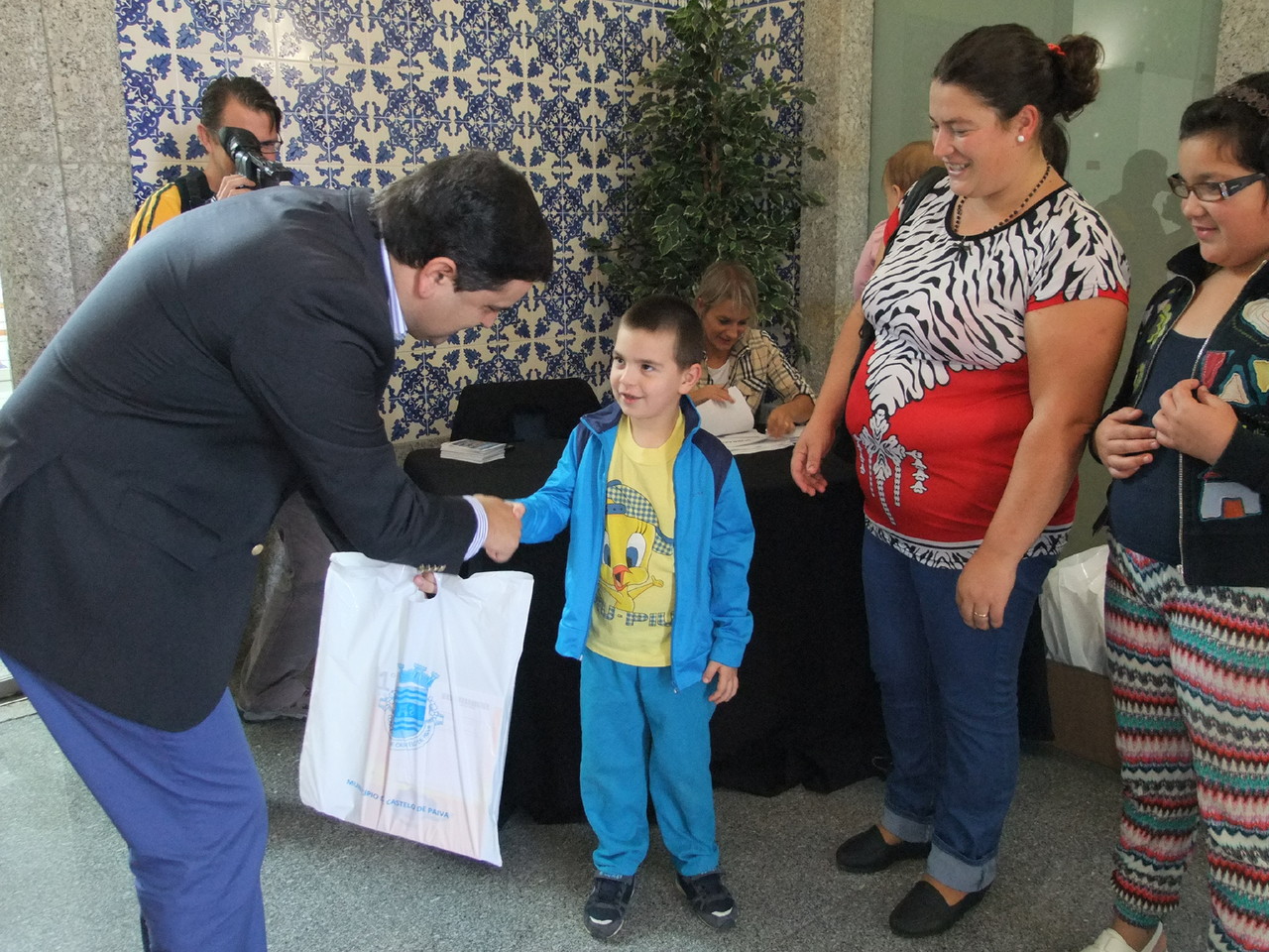 Entrega dos Manuais Escolares .JPG