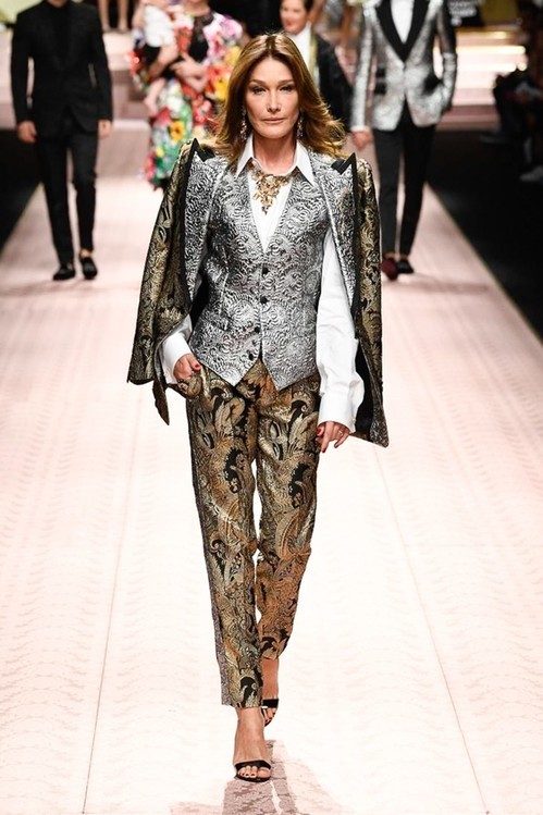 Carla Bruni au défilé Dolce & Gabbana printemps- Carla Bruni au défilé Dolce & Gabbana printemps-