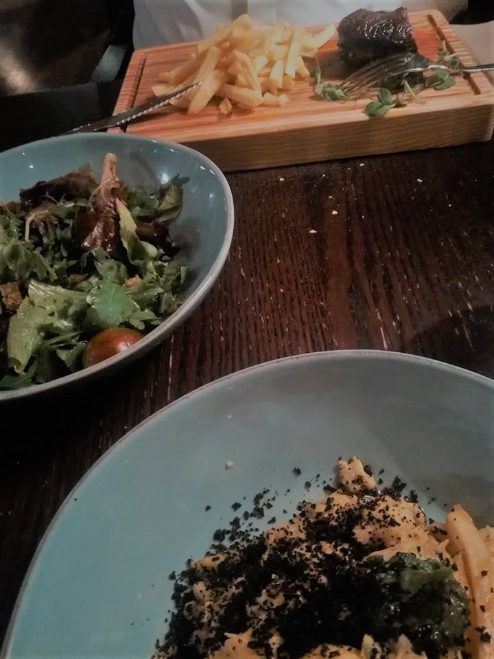 35294737_10209014654042049_4773511632997318656_n.j