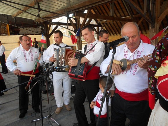 600274_458733887477728_1860103955_n