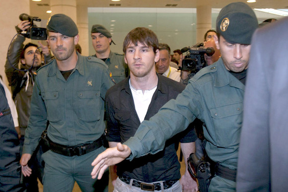 Messi_escoltado_Guardia_Civil.jpg