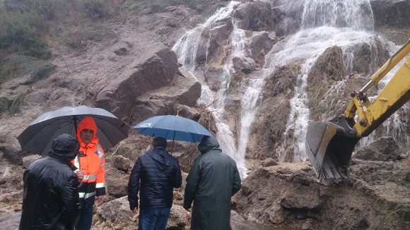 Desmoronamento de terras na estrada entre Passos e