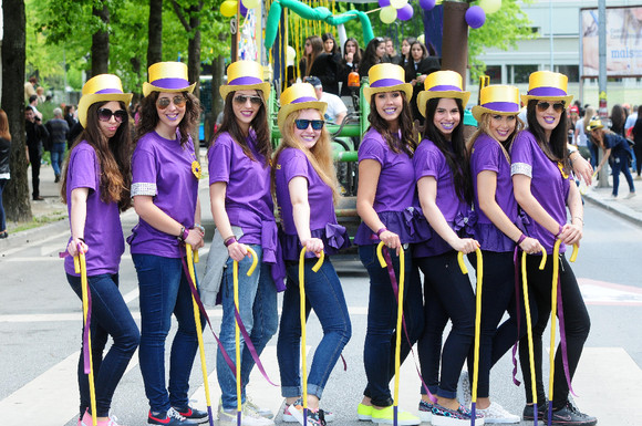 Alunos do superior recebem bolsas de estudo