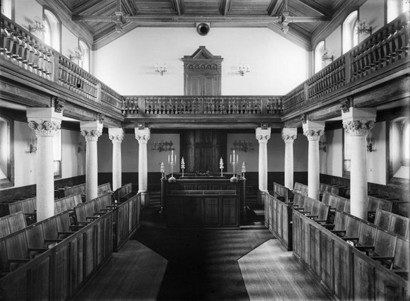 563282_407976902585701_329270742_n