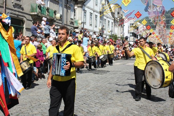 229058_271097982996141_1701089148_n