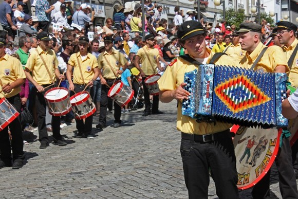 422297_271097842996155_1423512738_n