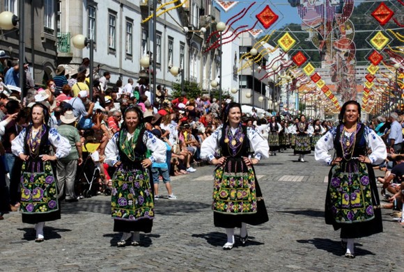 196623_271099036329369_849790603_n