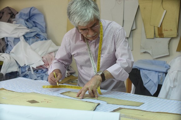 Alcindo Machado faz de cada camisa uma peça únic