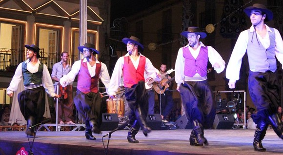 559145_10202125171557332_1735393609_n