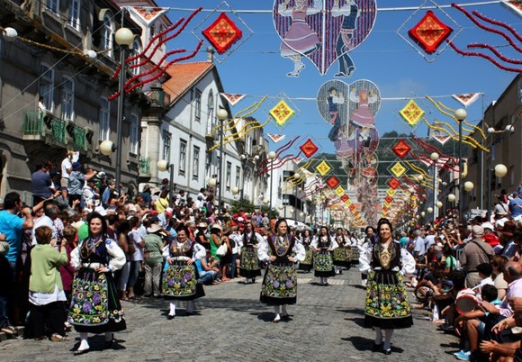 599312_271099062996033_379581836_n