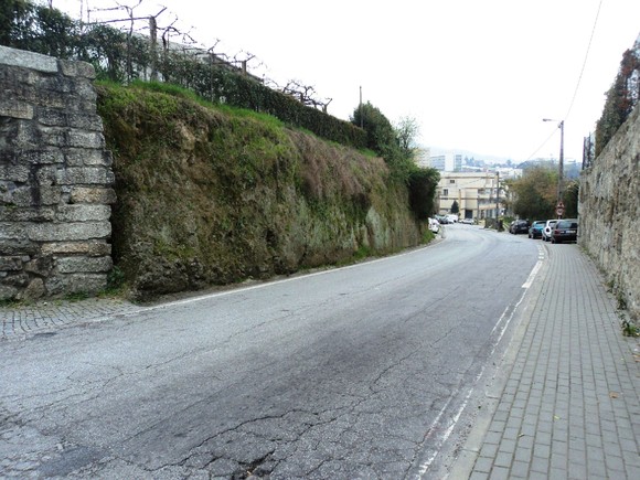 Azurem_Talude à esquerda