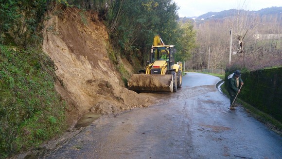 Deslizamento de terras no Lugar de Ponte Pedrinha,