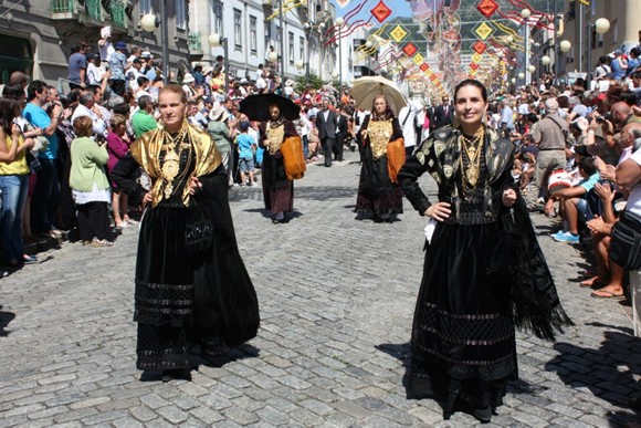 427198_271099676329305_2097598307_n