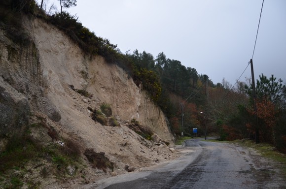 Desmoronamento de terras em Passos