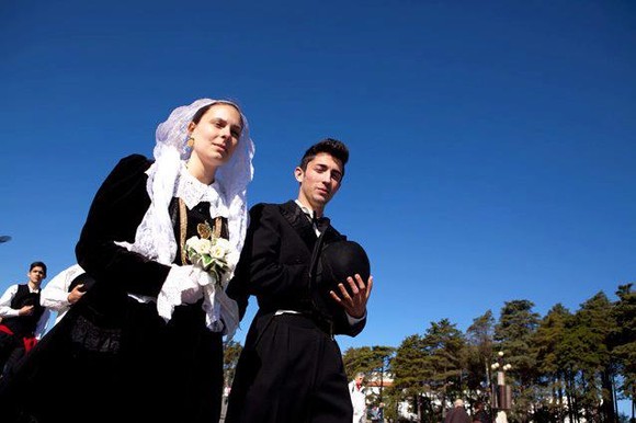 946718_586553531364238_2021490350_n