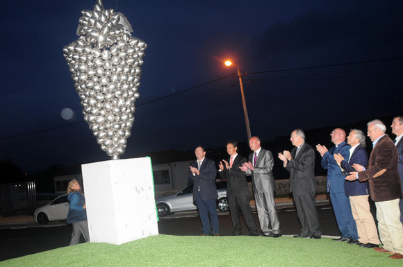 Cacho de uvas tamanho XXL simboliza identidade de 