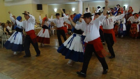 63896_359091410871980_1397036078_n