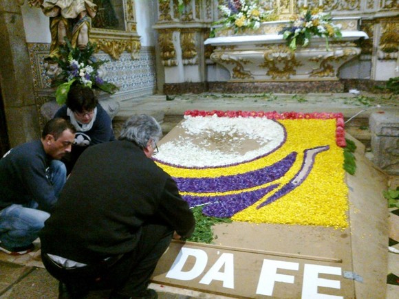 306078_512654098797664_1614722779_n