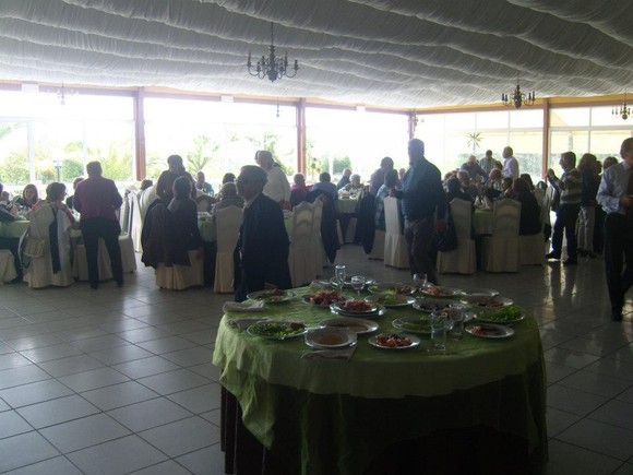 542961_256630911102872_100002678961359_467295_1652