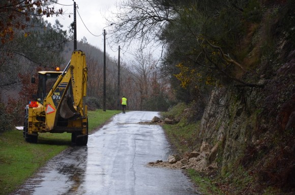Desmoronamento de terras em Passos (2)