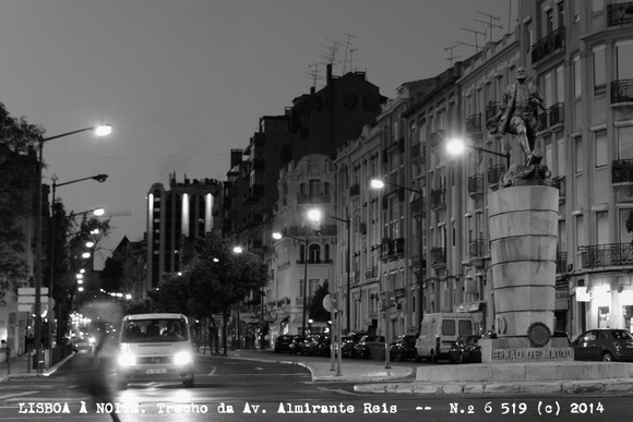 Lisboa à noite. Trecho da Av. Almirante Reis -- (c) 2014