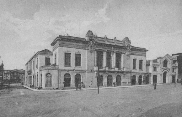 205511_144111558991199_100001770675048_269357_6746