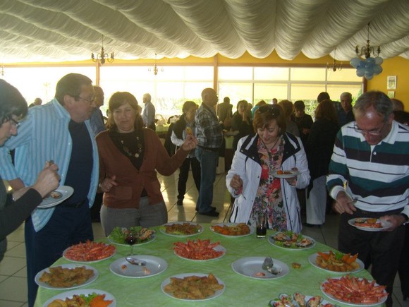 531183_256627981103165_100002678961359_467294_1615